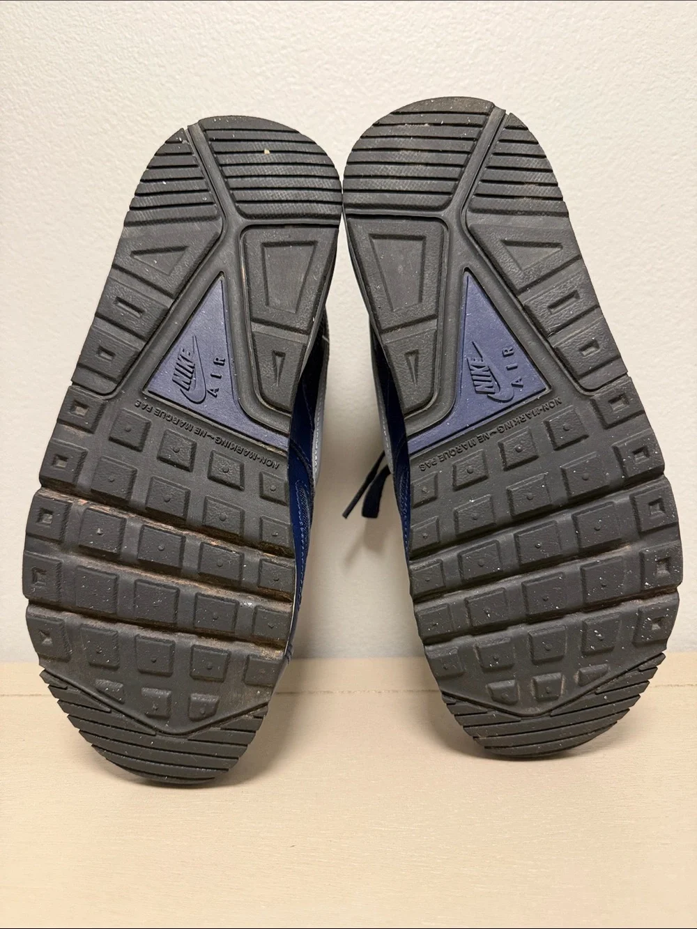 Athletic Nike Air Max Ivo GS Navy Blue Grey White Sneakers Boys Youth Size 4Y